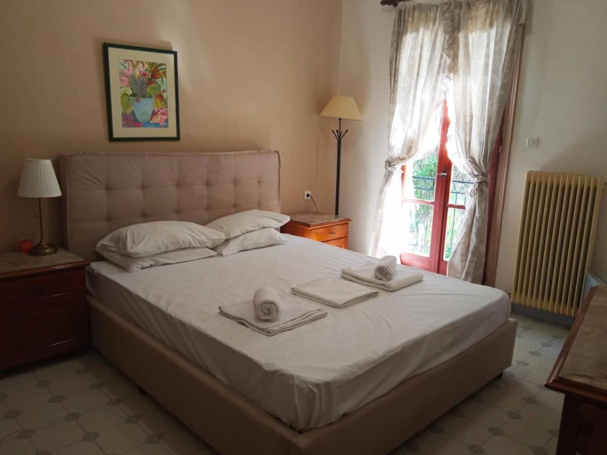 Koukonas Hotel Galaxidi Luaran gambar