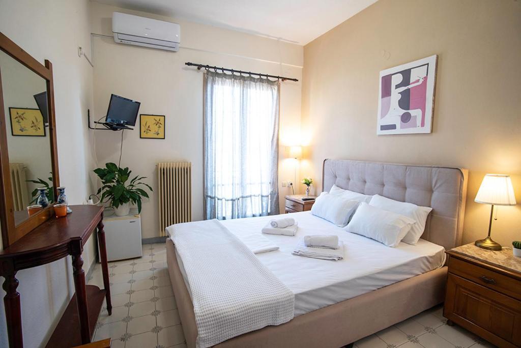 Koukonas Hotel Galaxidi Luaran gambar