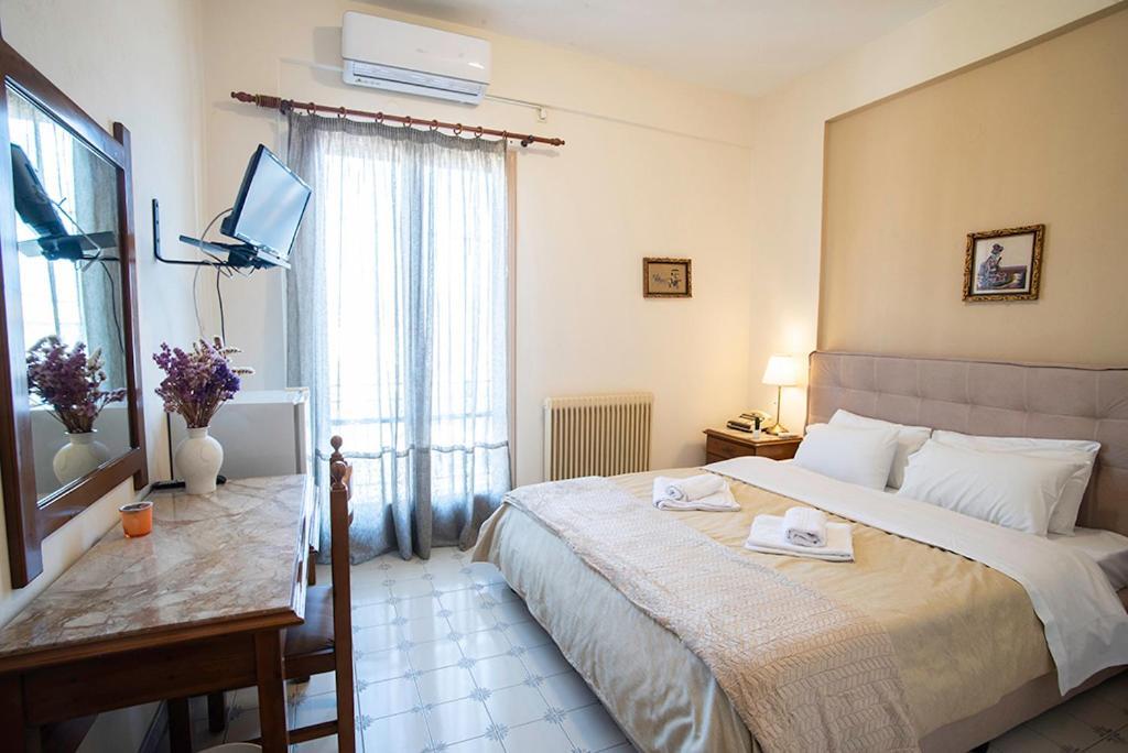 Koukonas Hotel Galaxidi Luaran gambar