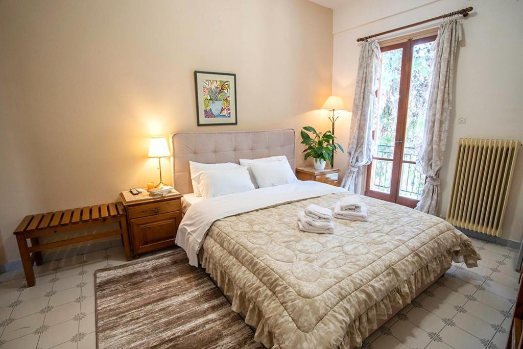 Koukonas Hotel Galaxidi Luaran gambar