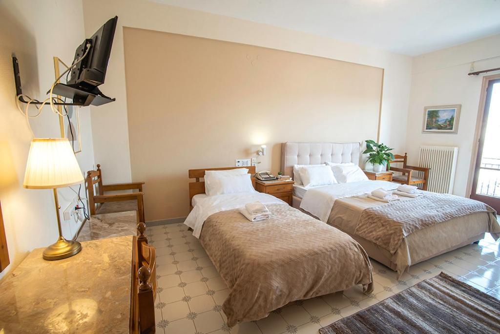Koukonas Hotel Galaxidi Luaran gambar