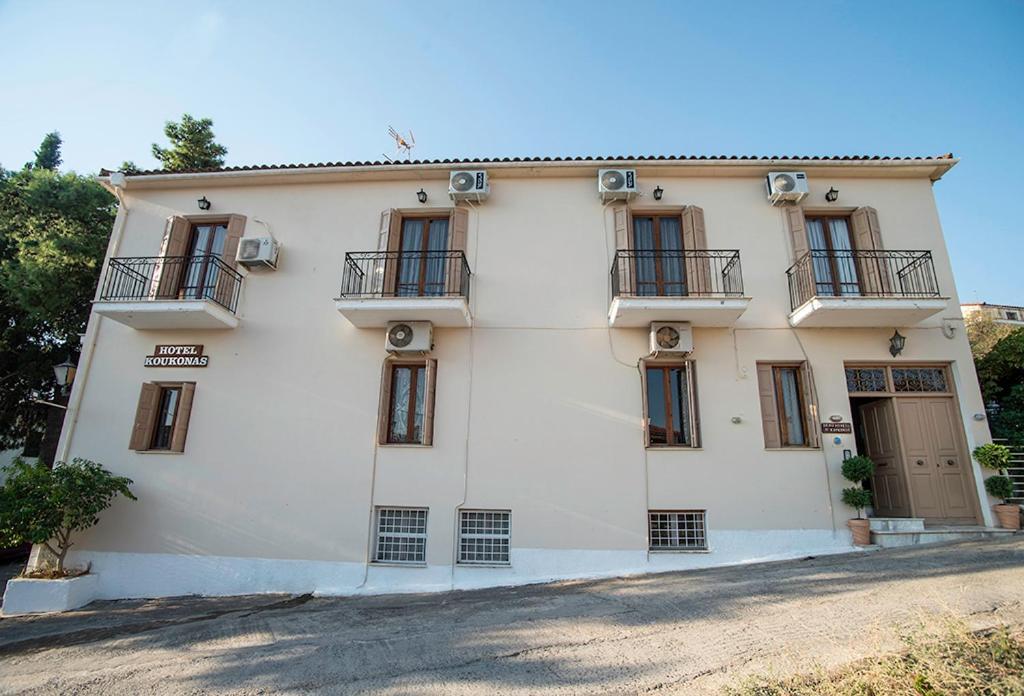 Koukonas Hotel Galaxidi Luaran gambar