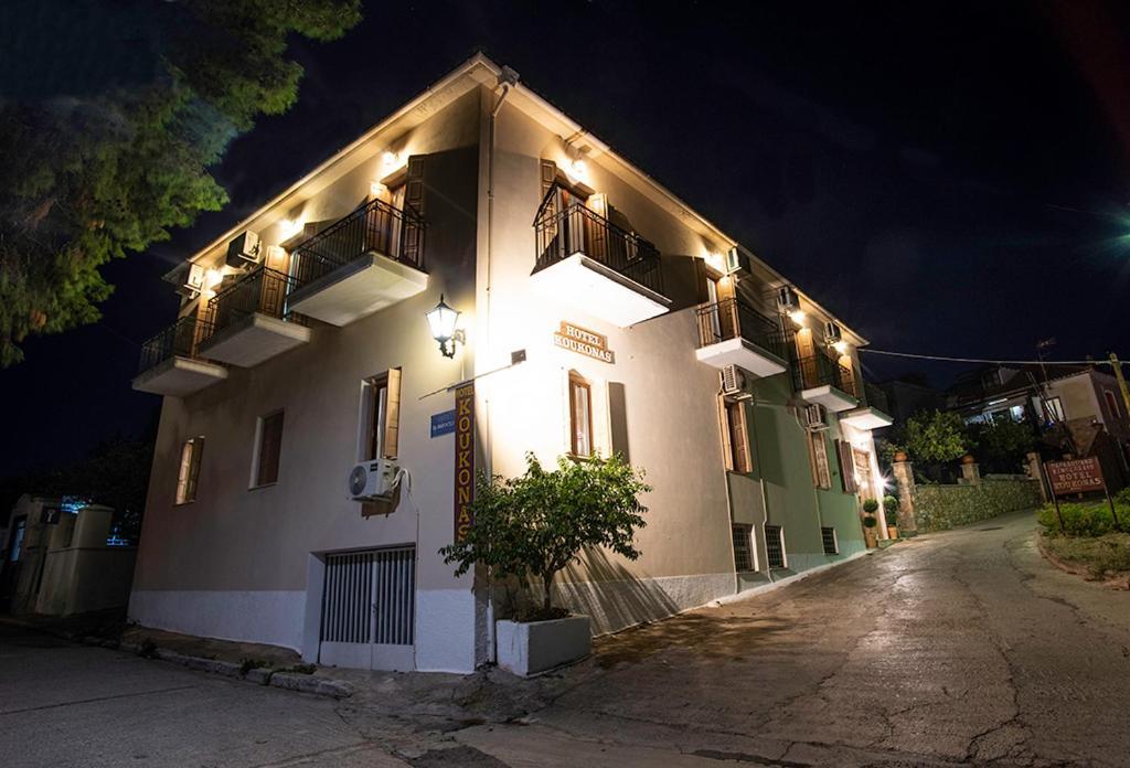 Koukonas Hotel Galaxidi Luaran gambar