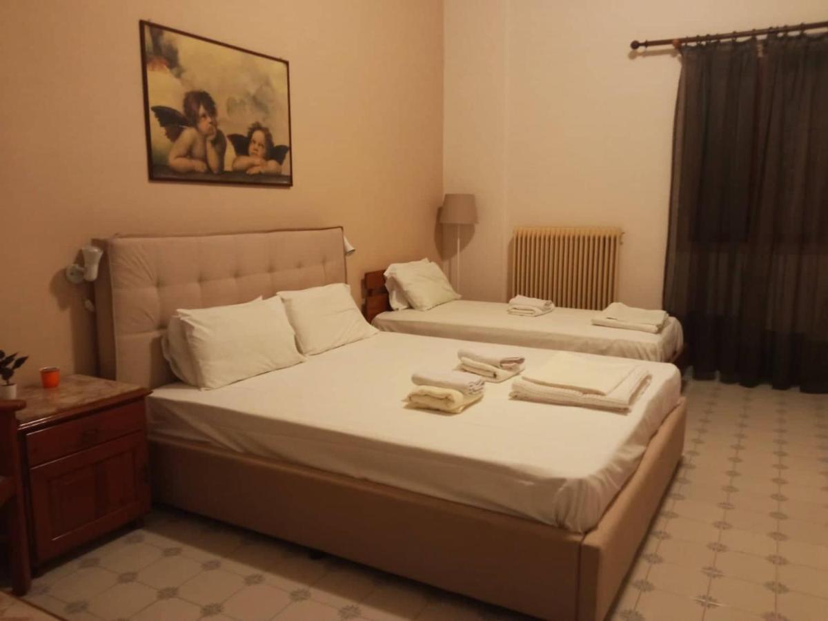 Koukonas Hotel Galaxidi Luaran gambar