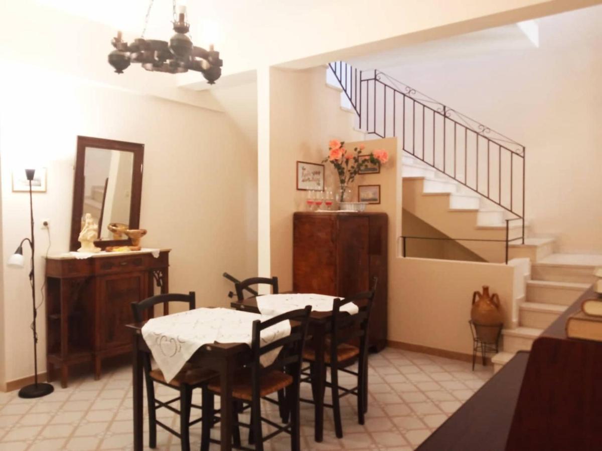Koukonas Hotel Galaxidi Luaran gambar