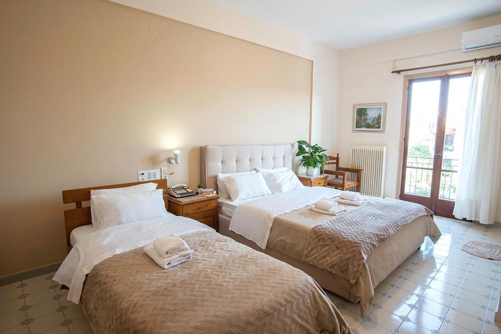 Koukonas Hotel Galaxidi Luaran gambar