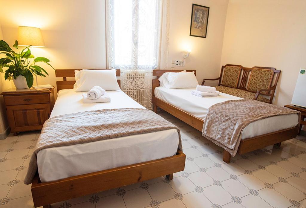 Koukonas Hotel Galaxidi Luaran gambar