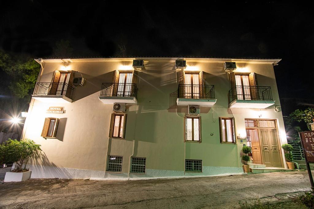 Koukonas Hotel Galaxidi Luaran gambar