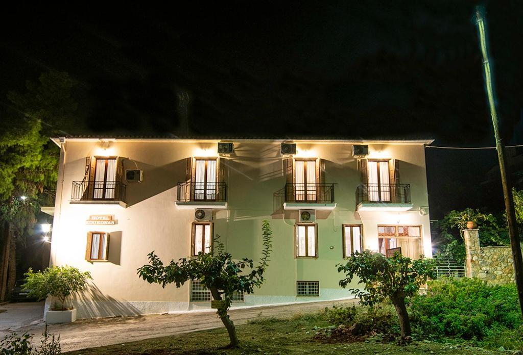 Koukonas Hotel Galaxidi Luaran gambar