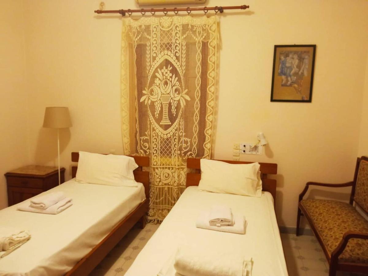 Koukonas Hotel Galaxidi Luaran gambar
