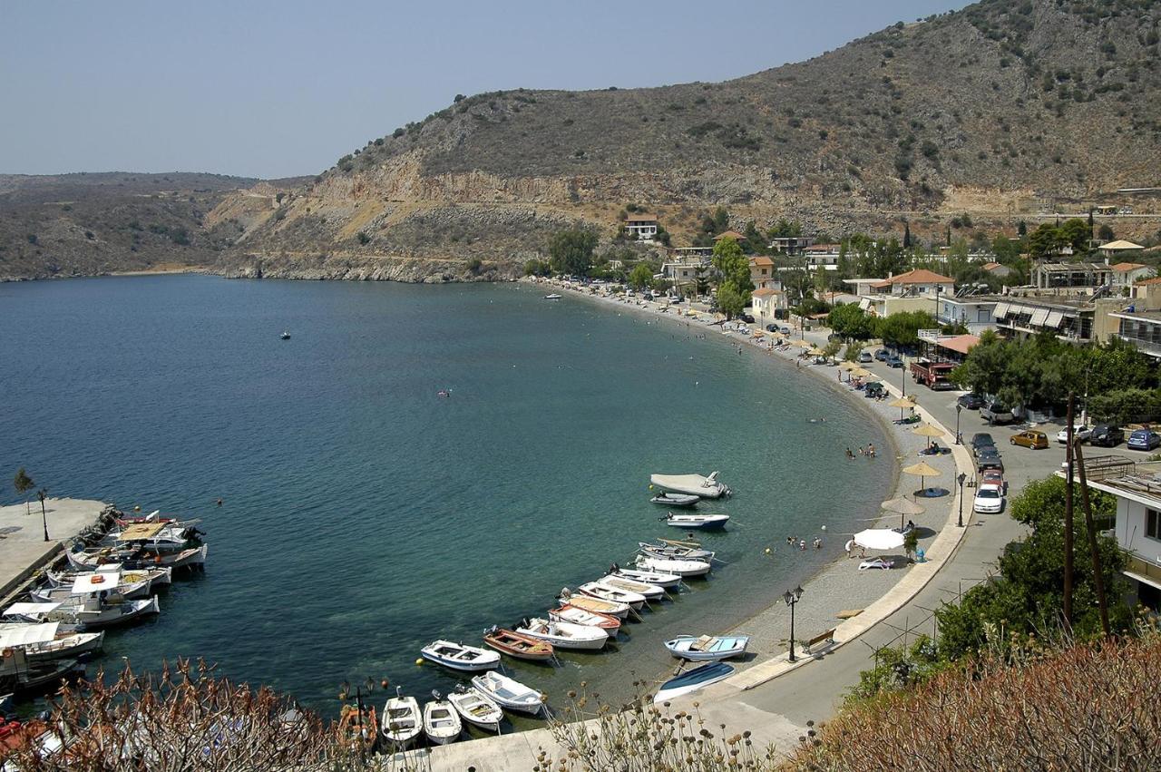 Koukonas Hotel Galaxidi Luaran gambar