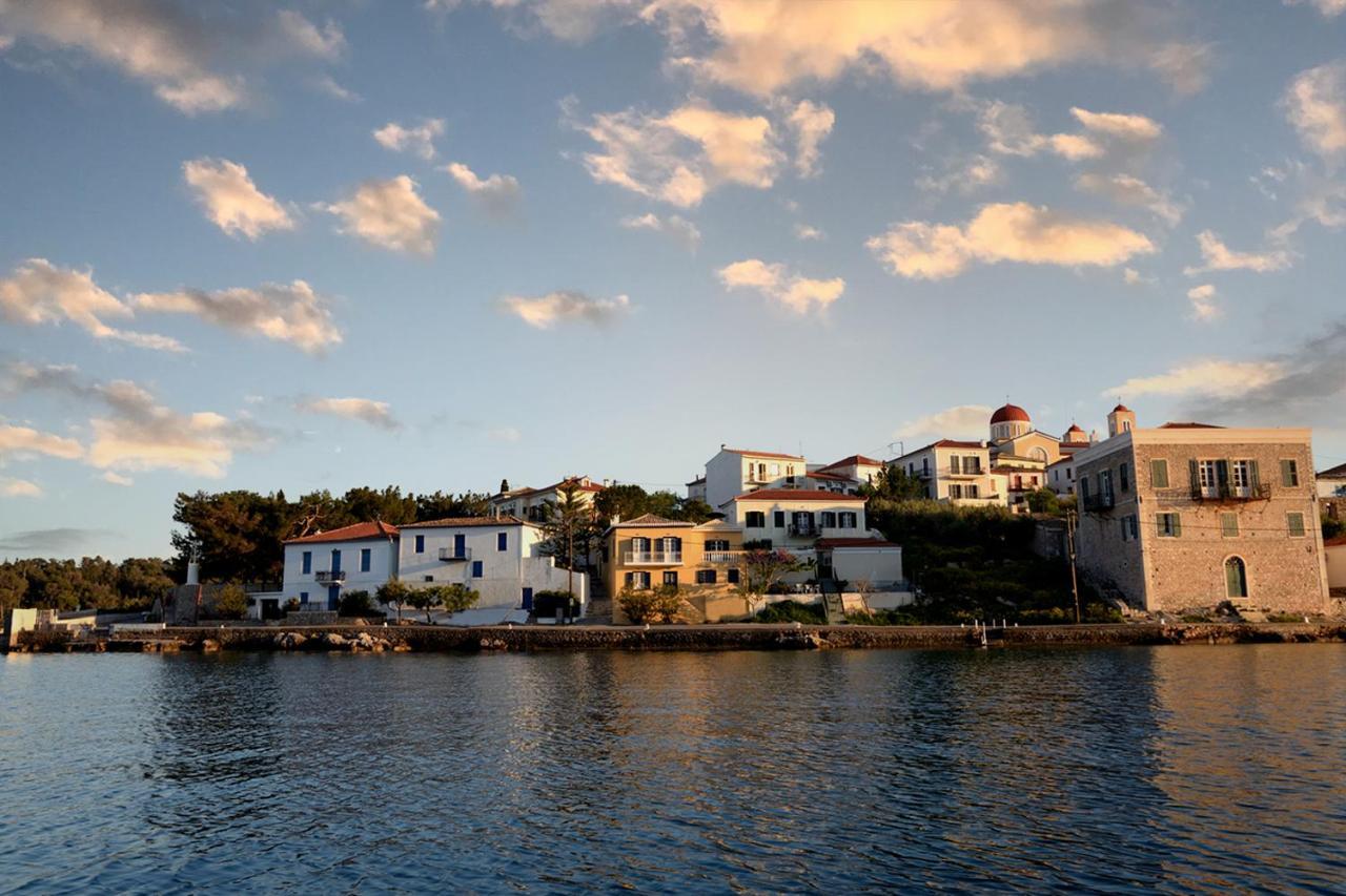 Koukonas Hotel Galaxidi Luaran gambar