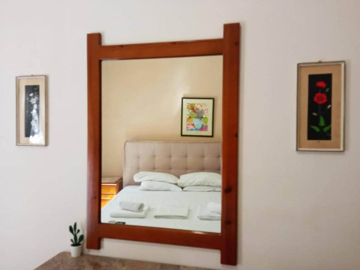 Koukonas Hotel Galaxidi Luaran gambar