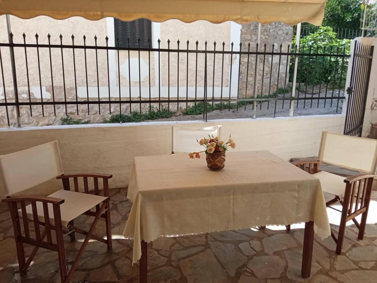 Koukonas Hotel Galaxidi Luaran gambar